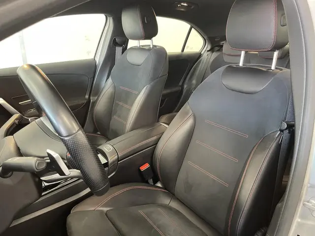 Mercedes-Benz A-Klasse 200 AMG-Line 2019 Benzine 8