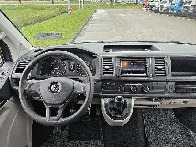 Volkswagen Transporter 2.0 TDI 2016 Diesel 8