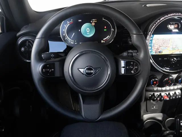 MINI 3-Deurs Cooper Aut. 2023 Benzine 7