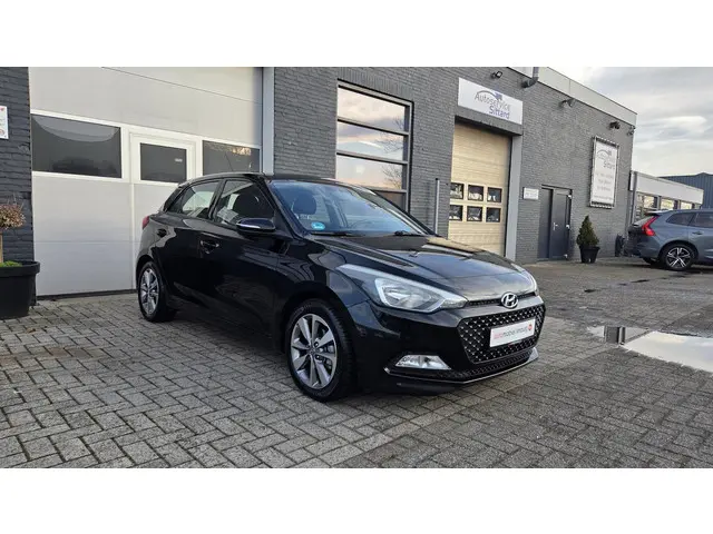 Hyundai i20 1.4i Yes! 2016 Benzine 8