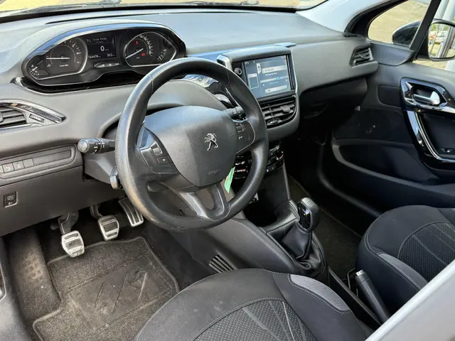 Peugeot 208 1.2 VTi Envy 2013 Benzine 15