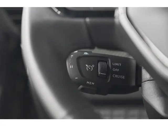 Peugeot 2008 PureTech 130 Allure Pack 2023 Benzine 34