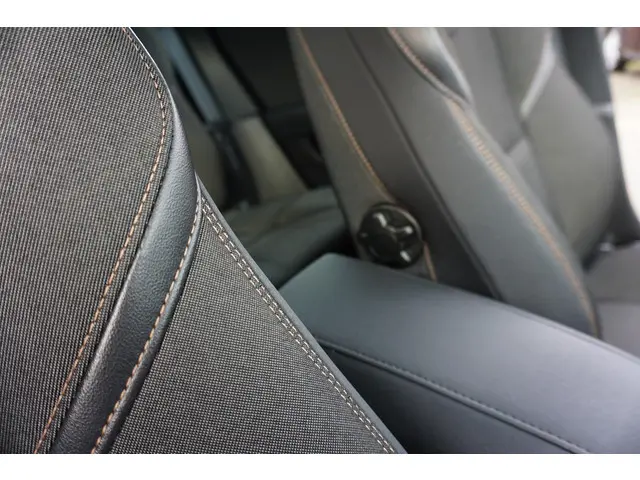 Volvo V40 Cross Country 1.6 T4 Momentum 2014 Benzine 32