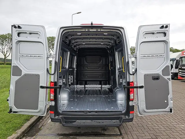 Volkswagen Crafter 35 2.0 2024 Diesel 16