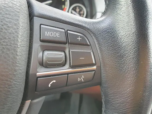 BMW 5 Serie Touring 528xi High Executive 2014 Benzine 26