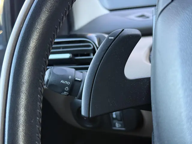 Citroën C4 Cactus 1.2 e-VTi Shine 2014 Benzine 22