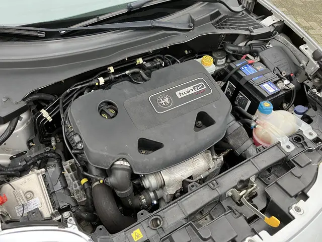 Alfa Romeo MiTo 0.9 TwinAir Esclusivo 2014 Benzine 4