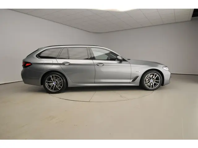 BMW 5 Serie Touring 530e 2024 Hybride Benzine 4