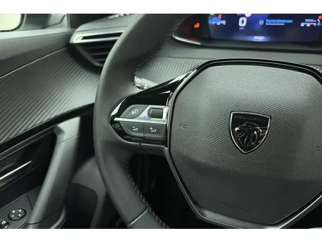 Peugeot 2008 1.2 PureTech 100pk Allure 2024 Benzine 19