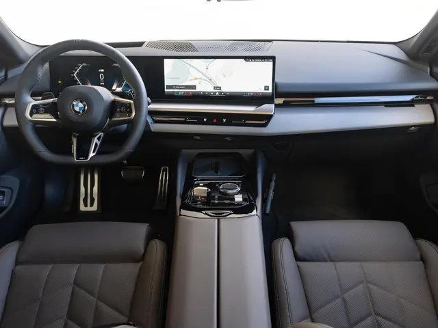 BMW 5 Serie Sedan 520i 2025 Benzine 7