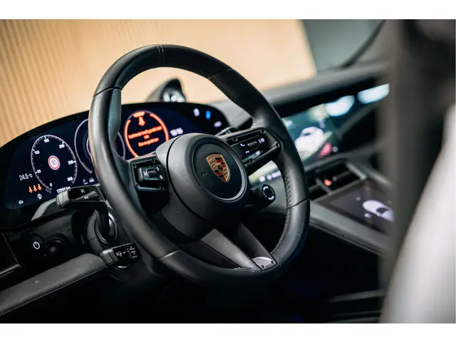 Porsche Taycan Performance 84 kWh 2023 Elektrisch 28