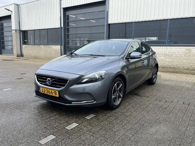 Volvo V40 2.0 T3 Momentum 2016 Benzine 68
