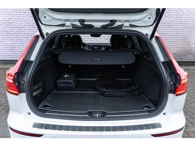 Volvo V60 2.0 B4 R-Design 2020 Benzine 13