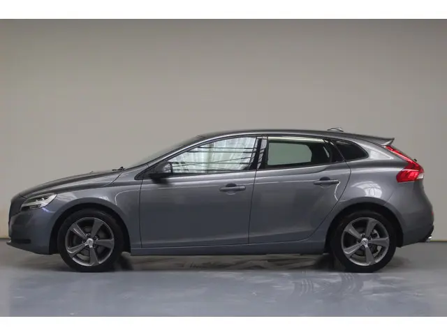 Volvo V40 2.0 T3 Nordic+ 2016 Benzine 2