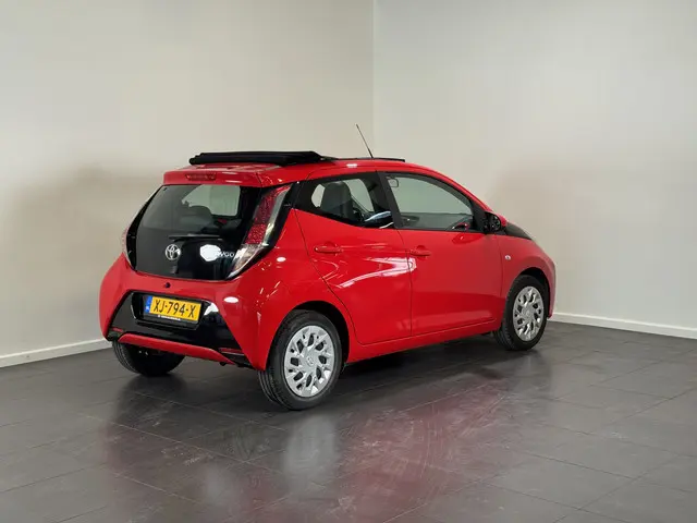 Toyota Aygo 1.0 VVT-i x-Wave 2015 Benzine 4