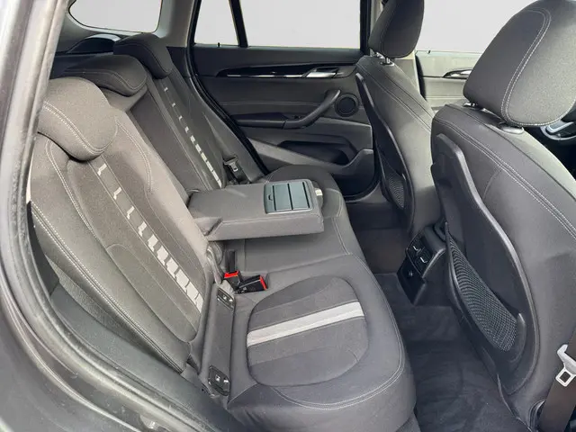 BMW X1 sDrive18i High Executive Aut- 2017 Benzine 18