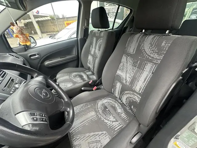 Opel Agila 1.0 Edition 2012 Benzine 10