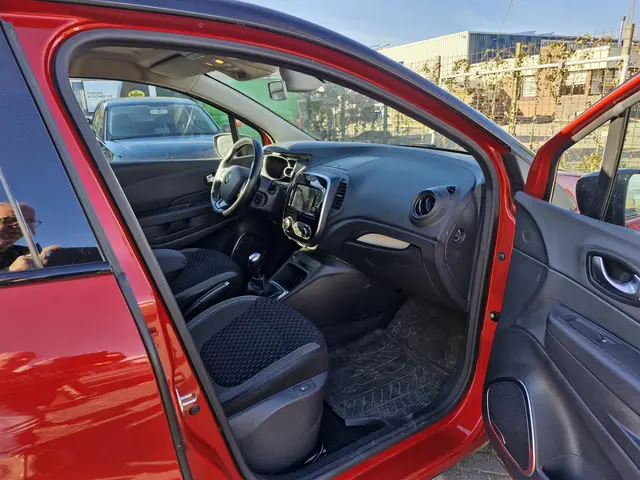 Renault Captur 0.9 TCe Bose 2018 Benzine 10