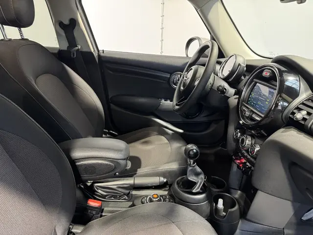 MINI One ONE 100 pk euro 6 5 deurs 2019 Benzine 21