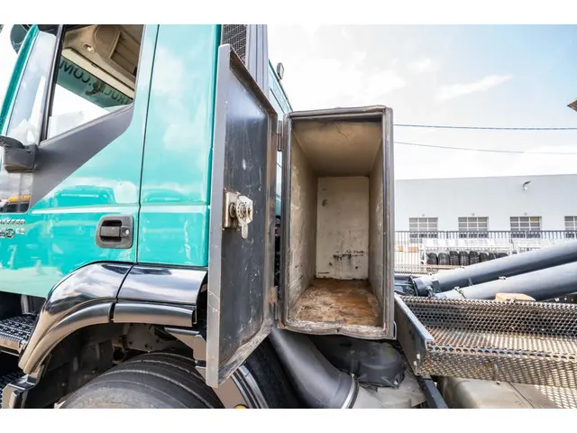 Iveco Trakker 360-6x4-PALFINGER 2015 Diesel 6