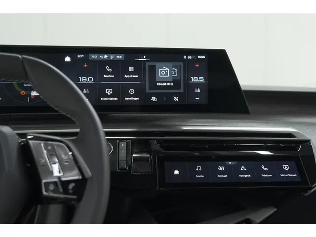 Peugeot 5008 HYbrid 145 e-DCS6 GT 2025 Hybride Benzine 44