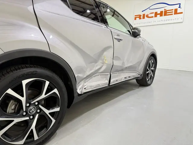 Toyota C-HR 1.8 Hybrid Bi-Tone Plus 2017 Hybride Benzine 11