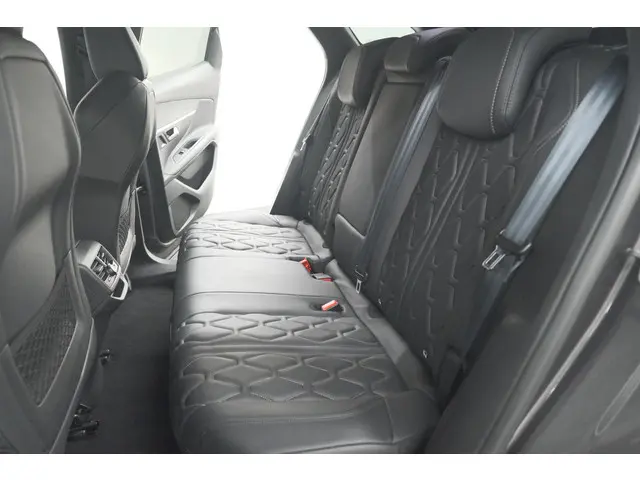 Peugeot 3008 1.6 PureTech 180 GT Line 2019 Benzine 38