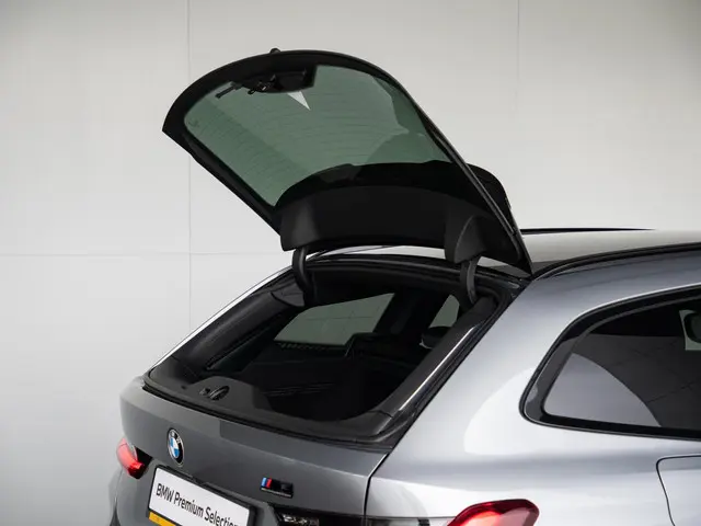 BMW M3 Touring xDrive Competition 2024 Benzine 23