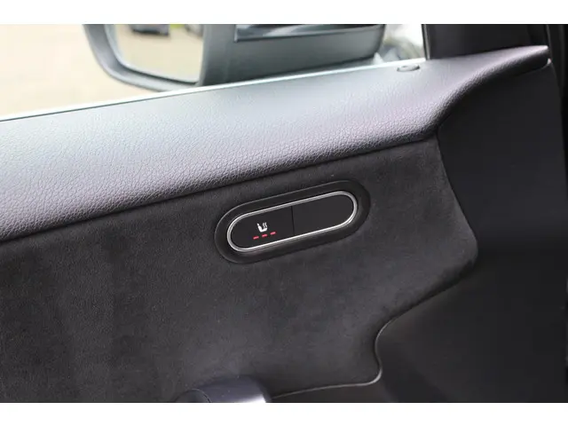 Mercedes-Benz A-Klasse 200 AMG 2018 Benzine 20