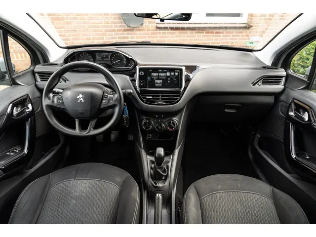 Peugeot 208 1.2 PureTech Active Trekhaak 2017 Benzine 23