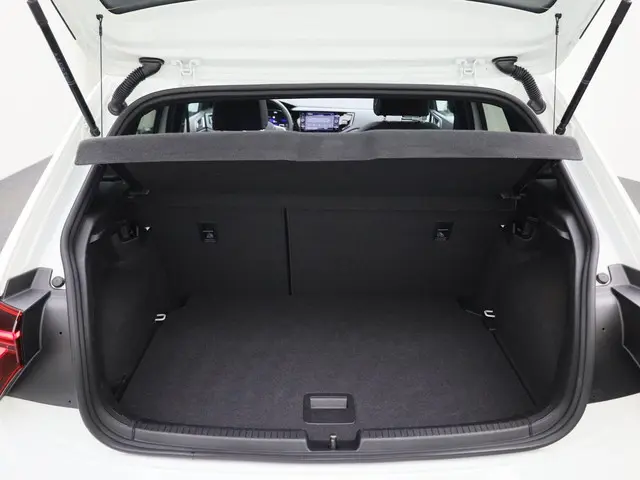 Volkswagen Polo 1.0TSI/95PK R-Line 2024 Benzine 20