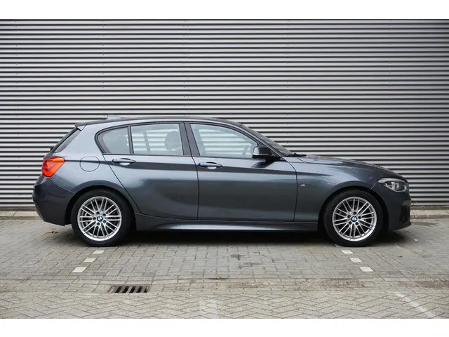 BMW 1 Serie 118i 2019 Benzine 4