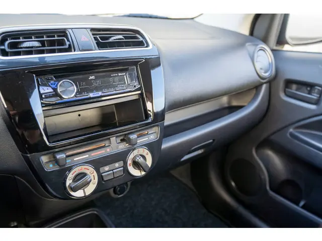 Mitsubishi Space Star 1.0 Inform 2013 Benzine 34