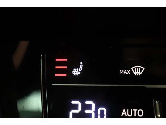 Volkswagen Passat 1.5 TSI R-Line Business + 2022 Benzine 26