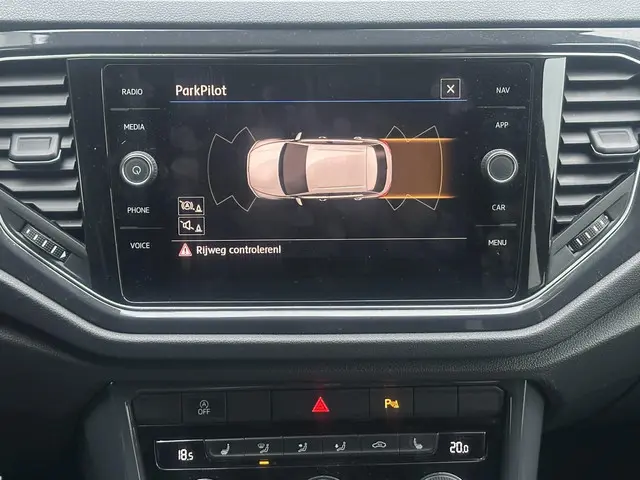 Volkswagen T-Roc 2.0 TSI 4Motion / R Line 2018 Benzine 23