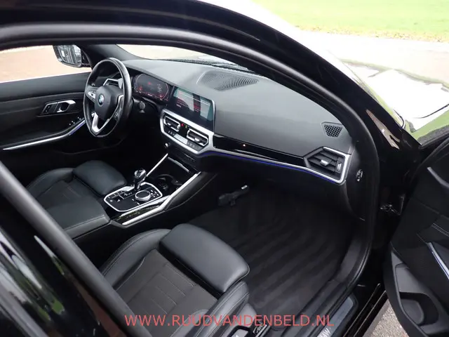 BMW 3 Serie 318i 2021 Benzine 24