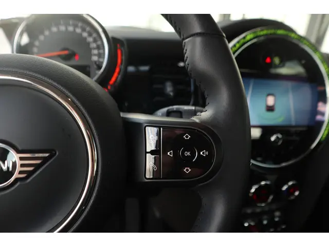 MINI 5-Deurs Cooper 2024 Benzine 11