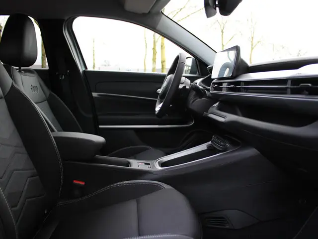 Jeep Avenger 1.2 e-Hybrid Summit 2025 Hybride Benzine 6