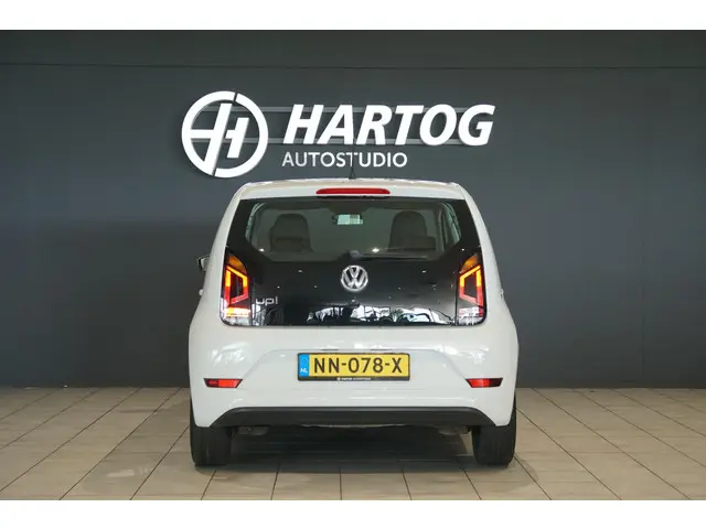 Volkswagen up! 1.0 BMT move up! 2017 Benzine 10