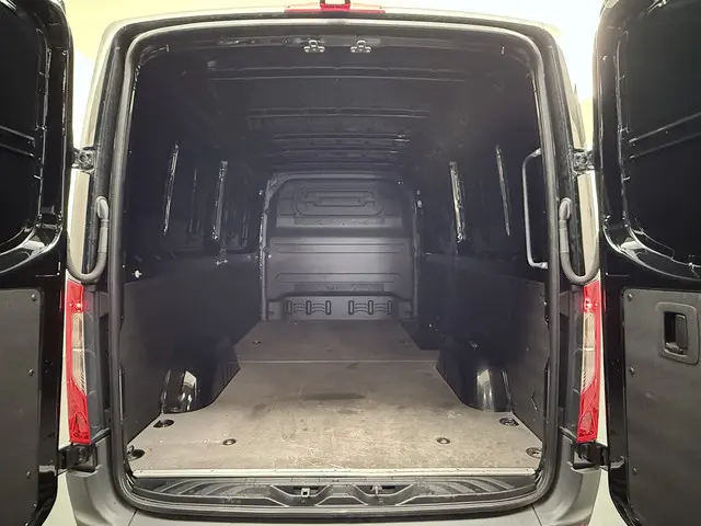 Mercedes-Benz Sprinter 317 1.9 CDI L2H1 2021 Diesel 7