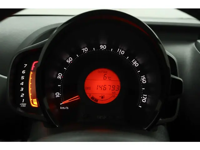 Toyota Aygo 1.0 VVT-i x-play 2019 Benzine 6