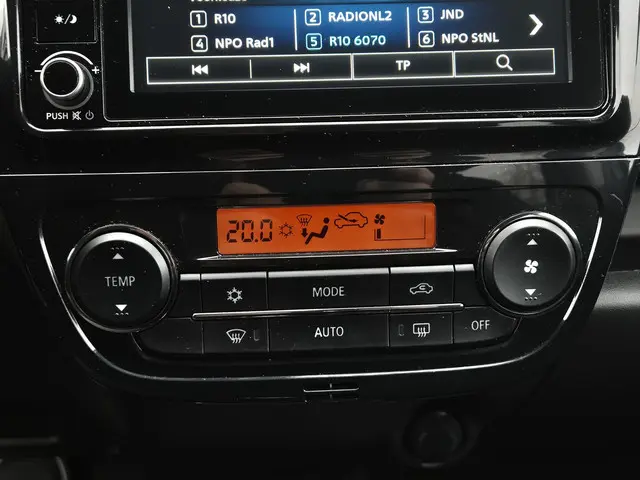 Mitsubishi Space Star 1.2 Intense 2022 Benzine 14