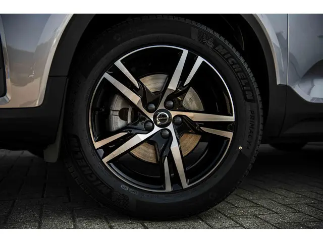 Volvo XC40 2.0 B3 Business Edition 2025 Benzine 32