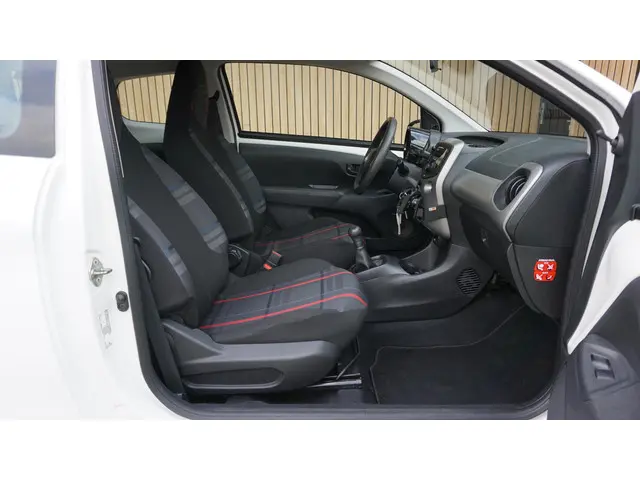 Peugeot 108 1.0 VTi 69pk 3Drs Active 2016 Benzine 10