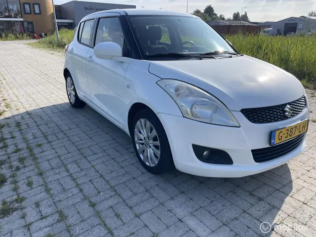 Suzuki Swift 1.2 Colorline EASSS 2013 Benzine