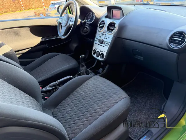 Opel Corsa 1.2-16V Cosmo / apk 2-2027 2014 Benzine 8