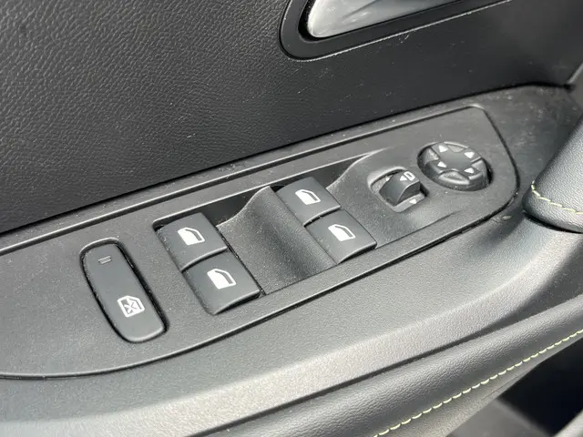 Peugeot e-2008 EV GT Pack 50 kWh 2022 Elektrisch 29