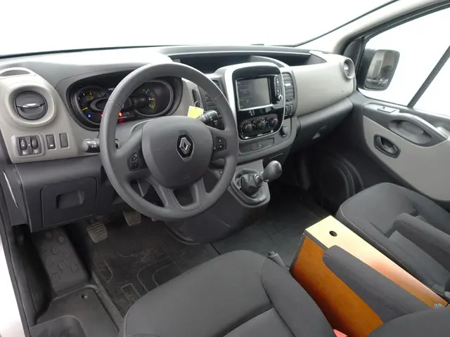 Renault Trafic 1.6 dCi Euro 6 T29 L2 Luxe- 2016 Diesel 2