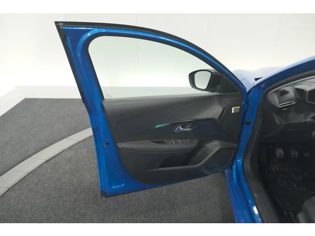 Peugeot 208 PureTech 100 Allure 2023 Benzine 63