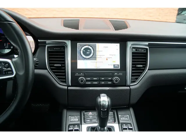 Porsche Macan 2.0 2018 Benzine 18